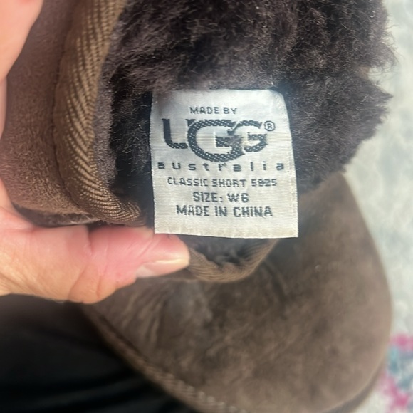 UGG dark brown classic short II suede boots - Picture 6 of 6